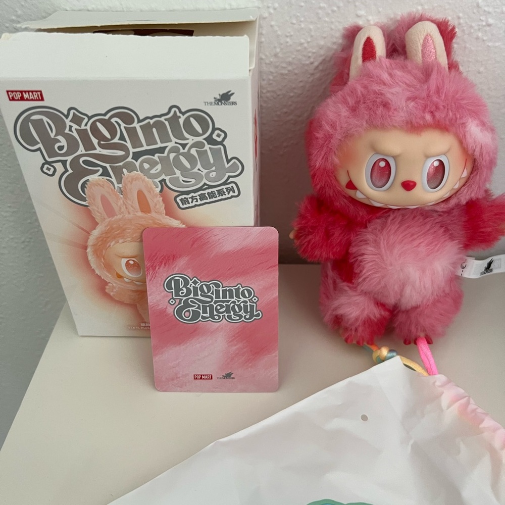 Big into Energy Love Plush Labubu - Picture 2 of 6